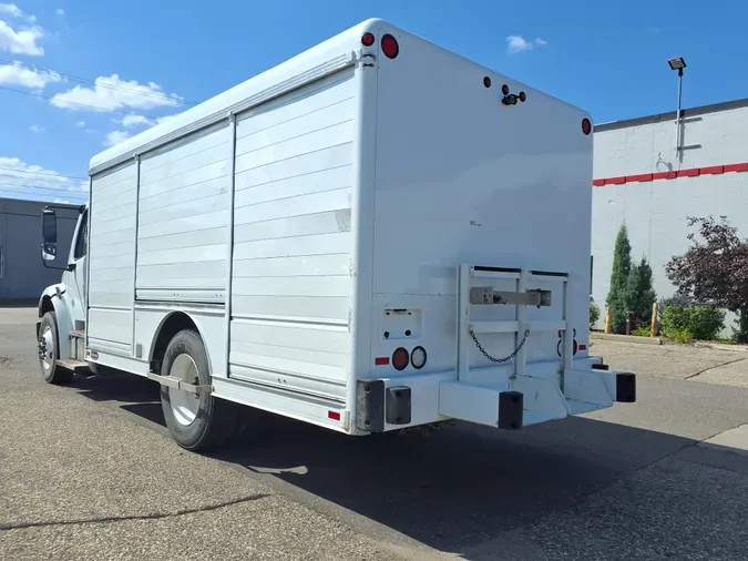 2016 FREIGHTLINER/MERCEDES M2 106