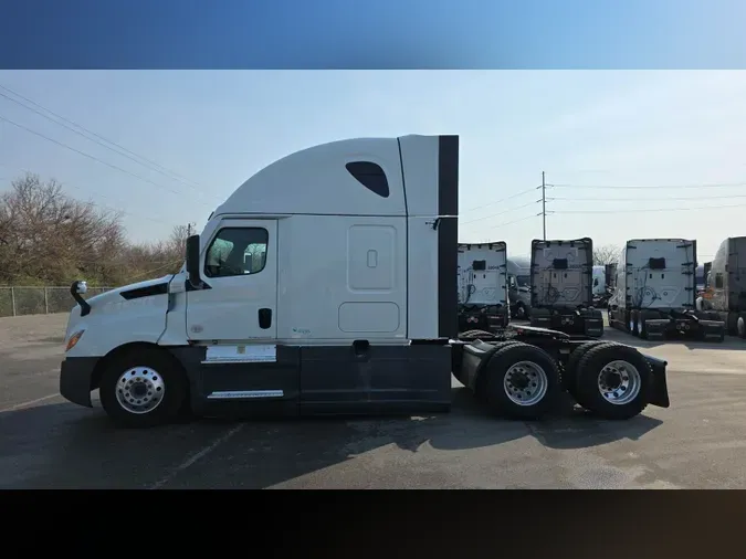 2022 Freightliner Cascadia 126