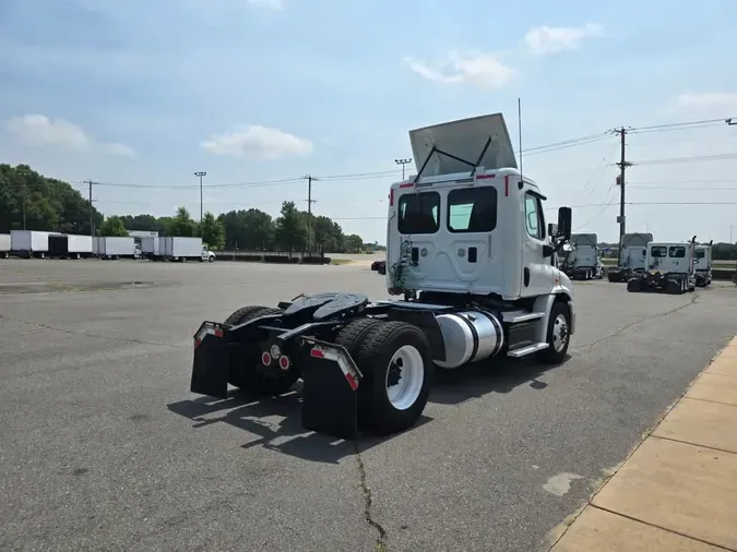 2016 FREIGHTLINER/MERCEDES CASCADIA 113