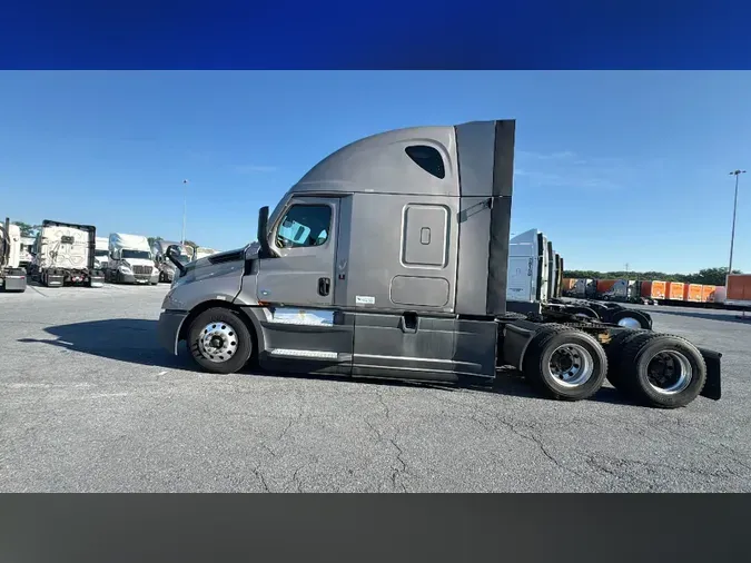 2023 Freightliner Cascadia 126