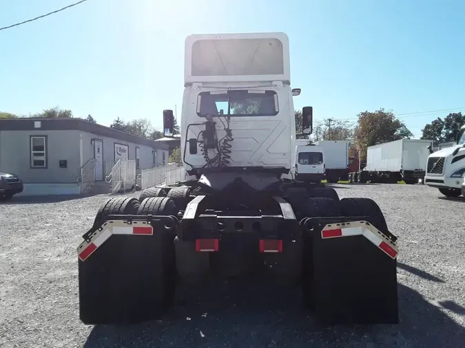 2019 NAVISTAR INTERNATIONAL LT625 DAYCAB T/A
