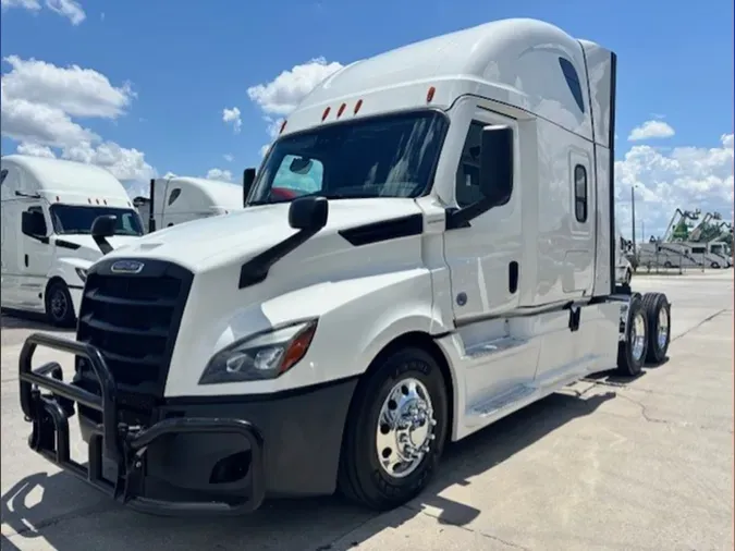 2021 Freightliner Cascadia 126