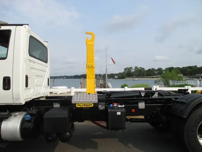 2017 INTERNATIONAL 4300