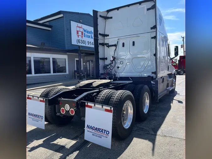 2020 Freightliner Cascadia 126