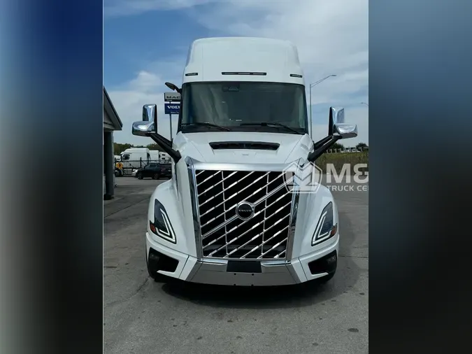 2025 VOLVO VNL64T860