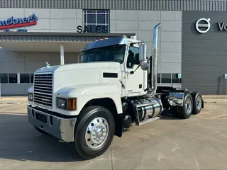 2019 MACK PI64T