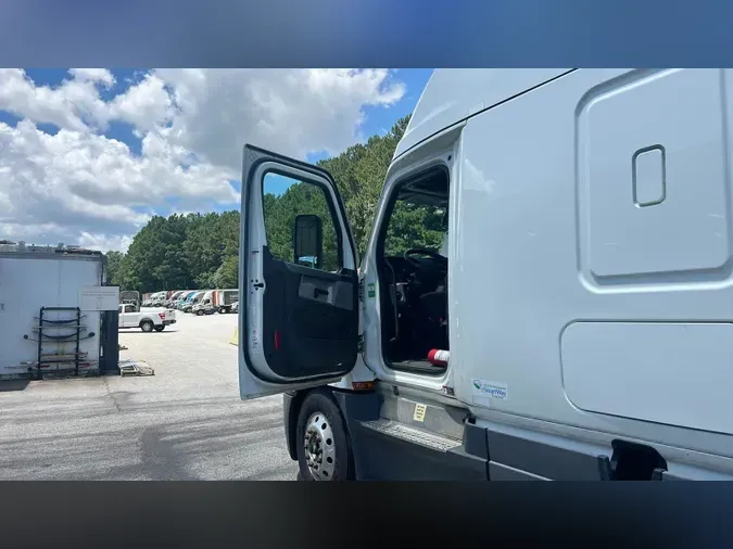 2022 Freightliner Cascadia 126