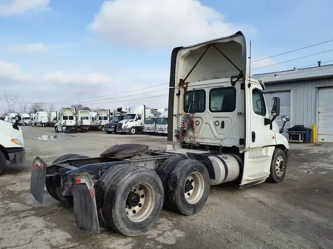 2019 FREIGHTLINER/MERCEDES CASCADIA 125