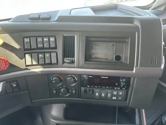 2022 Volvo VNL64T760