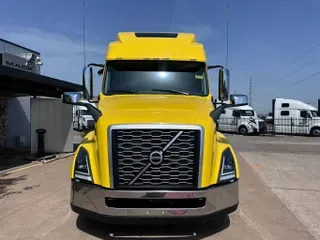 2025 VOLVO VNL64T860