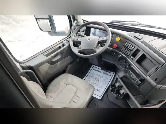 2023 VOLVO VNL760