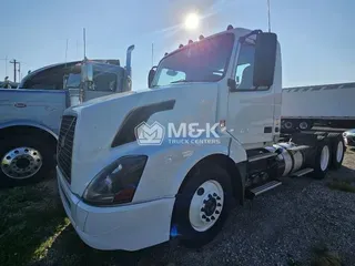 2017 VOLVO VNL64T300