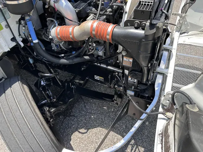 2017 Peterbilt 330