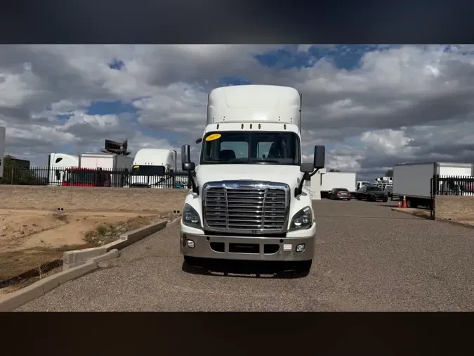 2017 FREIGHTLINER/MERCEDES CASCADIA 113