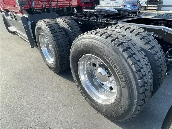 2019 FREIGHTLINER CASCADIA