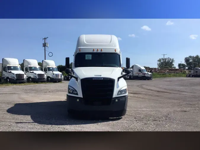 2023 Freightliner Cascadia 126