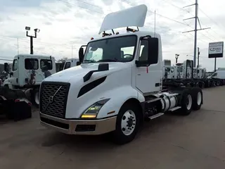2019 VOLVO VNL64T-300