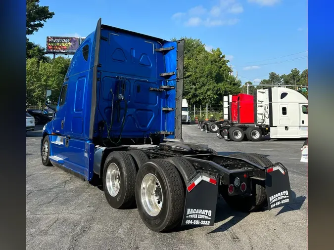 2020 Freightliner Cascadia 126