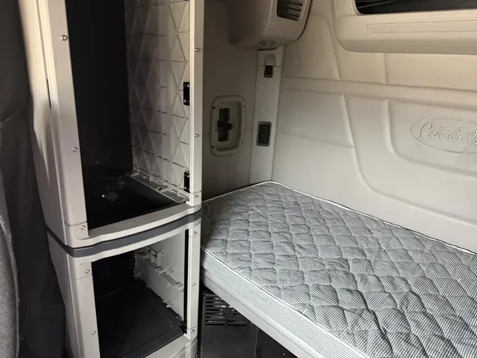 2022 Peterbilt 579