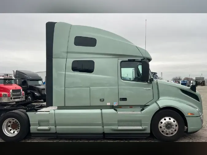 2025 VOLVO VNL64T760