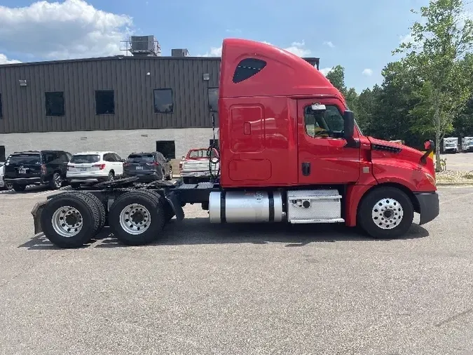 2019 Freightliner T12664ST