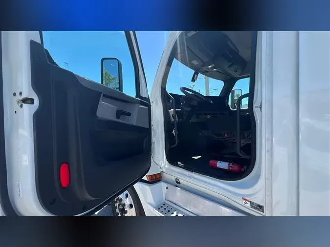 2019 FREIGHTLINER CA126