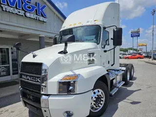 2021 MACK Anthem AN64T