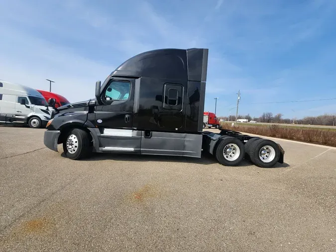 2022 FREIGHTLINER Cascadia 126