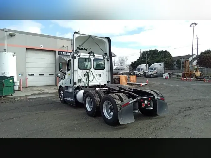2020 Freightliner Cascadia 126