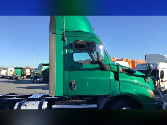 2020 Freightliner Cascadia 126