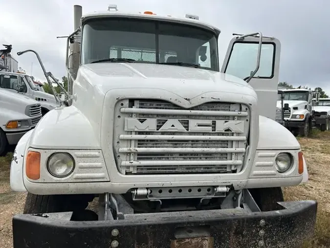 2005 MACK GRANITE CV713