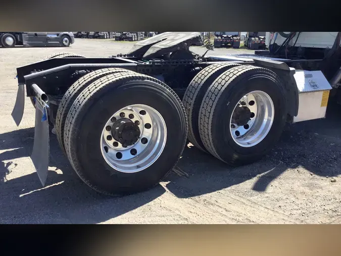 2020 Freightliner Cascadia 126