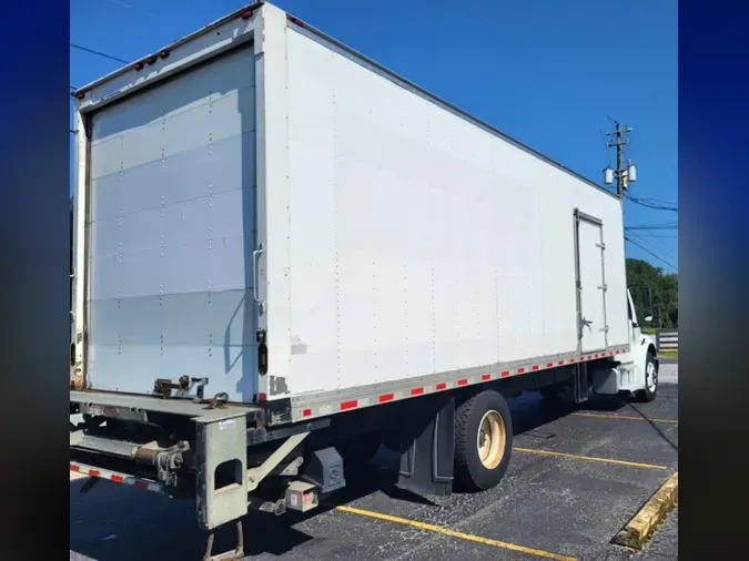 2018 FREIGHTLINER M2 106