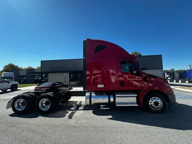 2020 Freightliner Cascadia 126