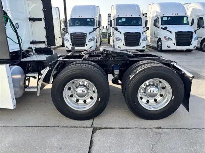 2023 Freightliner Cascadia 126