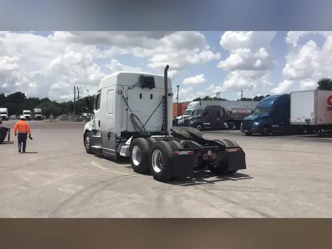 2021 Freightliner Cascadia 126