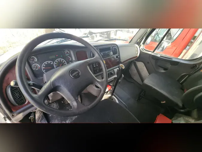 2015 FREIGHTLINER/MERCEDES M2 106