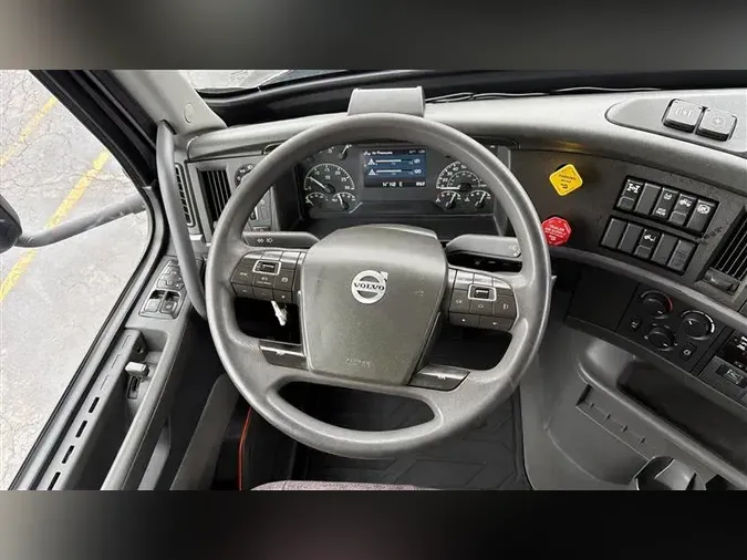2022 VOLVO VNL860