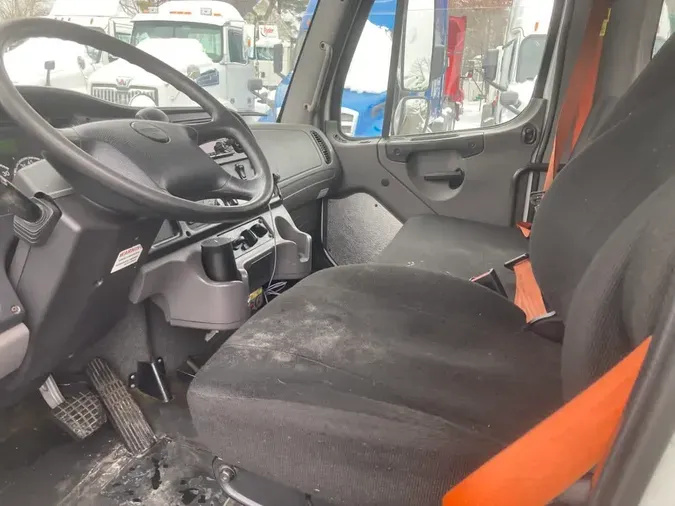 2020 FREIGHTLINER/MERCEDES M2 106