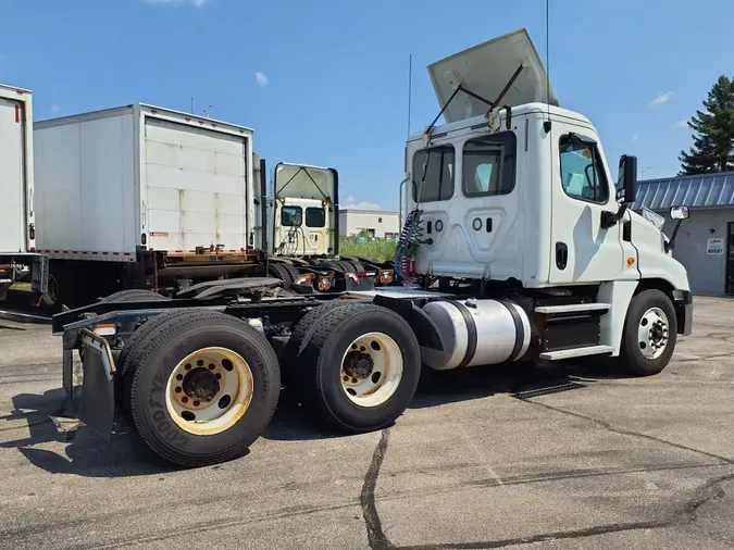 2018 FREIGHTLINER/MERCEDES CASCADIA 125