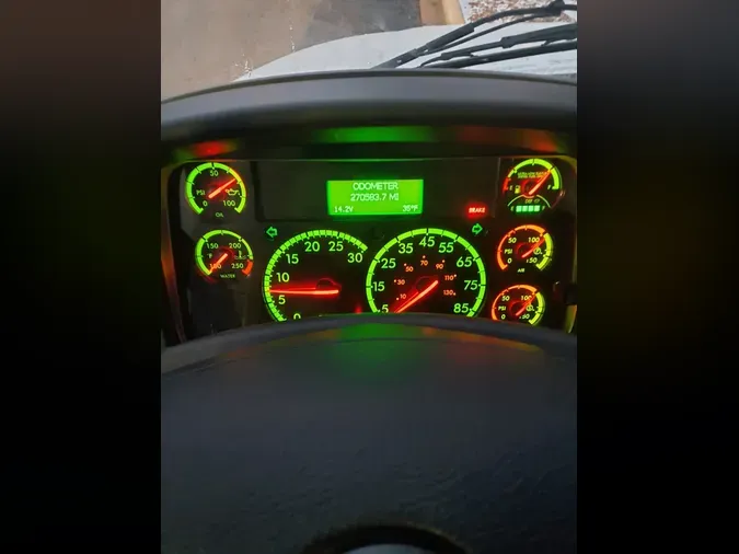 2020 FREIGHTLINER/MERCEDES M2 106