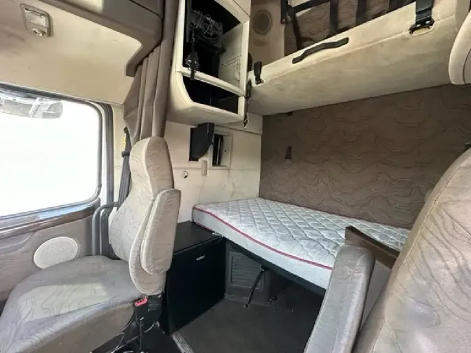 2016 VOLVO VNL64T670