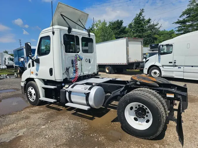 2019 FREIGHTLINER CASCADIA 113