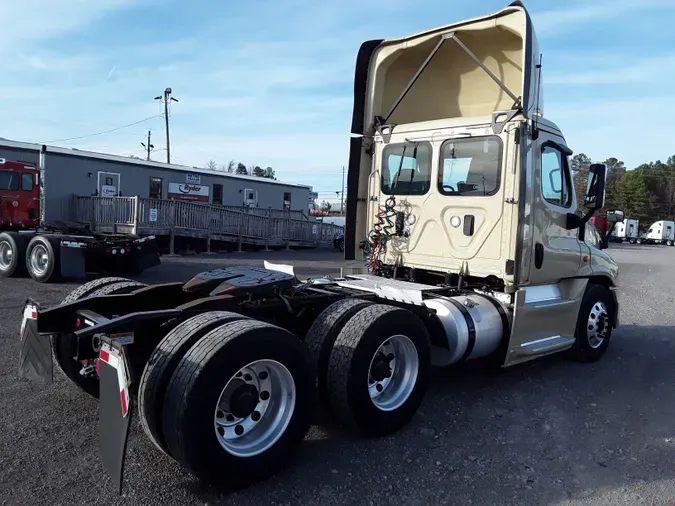 2017 FREIGHTLINER/MERCEDES CASCADIA 125