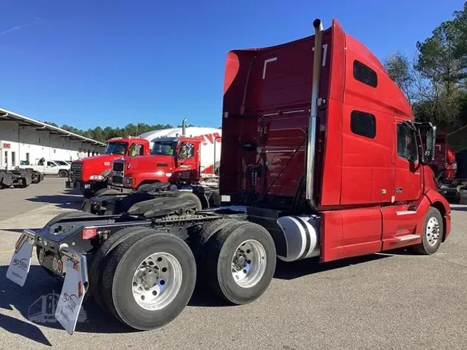 2022 VOLVO VNL64T760