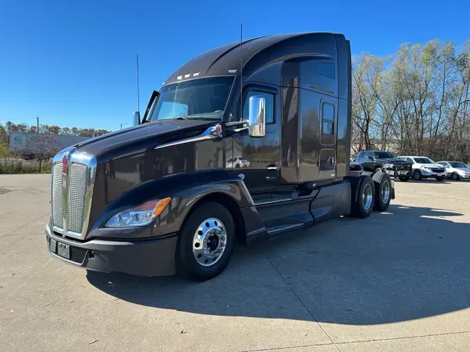 2022 Kenworth T68028c3141362ca1bcd5226452a3bdeb71f