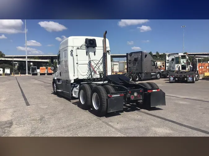 2021 Freightliner Cascadia 126