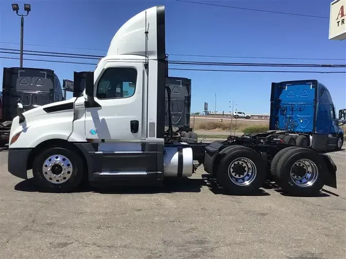 2022 FREIGHTLINER CA126