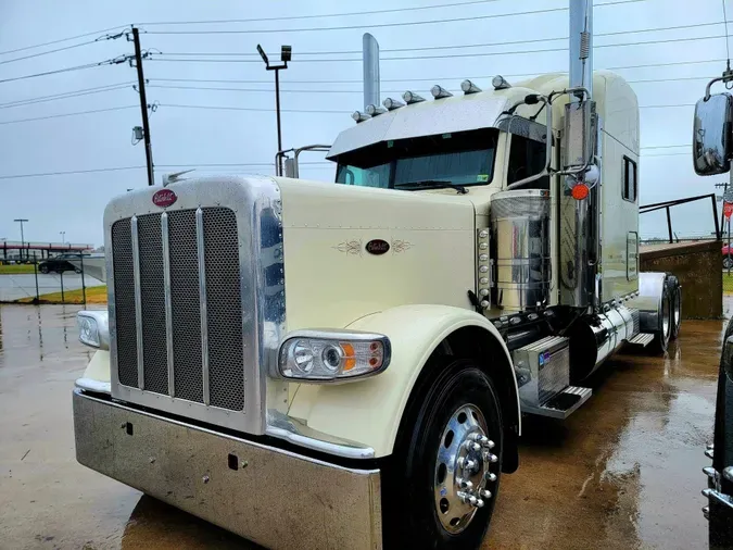 2023 Peterbilt 389