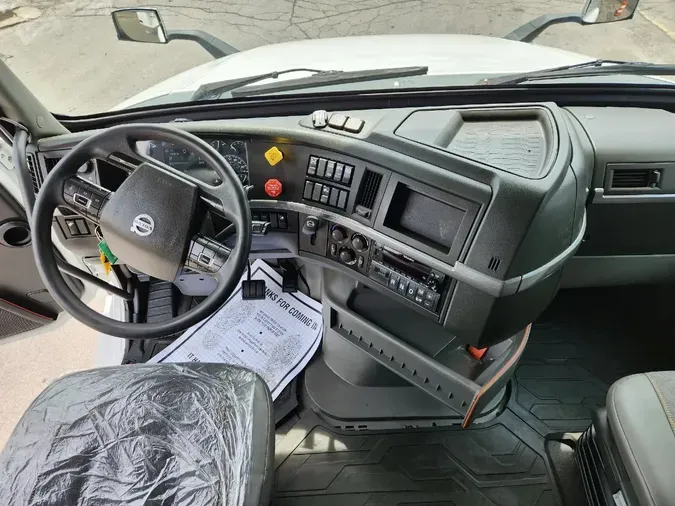 2020 VOLVO VNL760